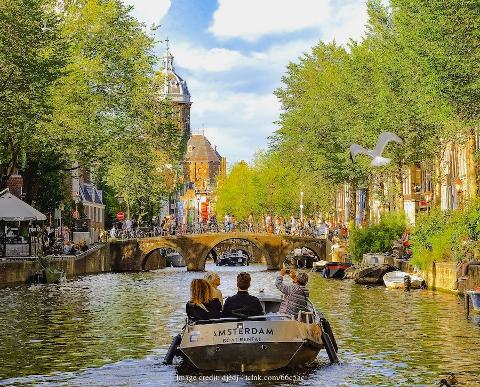 The Best of Amsterdam: Private Full-Day Tour with a Canal Cruise