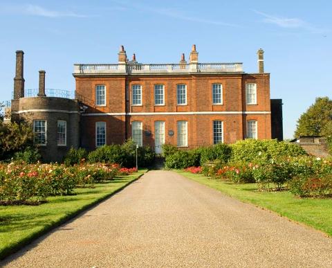 Bridgerton Inspired Private tour: London River Cruise, Greenwich & the Prime Meridian