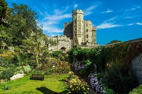 Royal Treasures & Palaces: Hampton Court & Windsor Castle