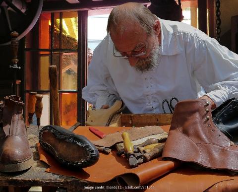 Florentine Crafts and Antiques Private Walking Tour with Tickets