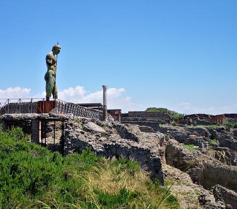 Day Excursion: Pompeii and Amalfi Coast (Group Tour)