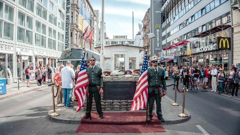 Half Day Highlights Tour of Berlin: World Wars and Modern Culture