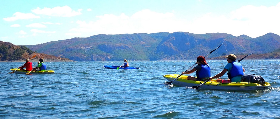 Kayaking tour at lake Studen kladenets