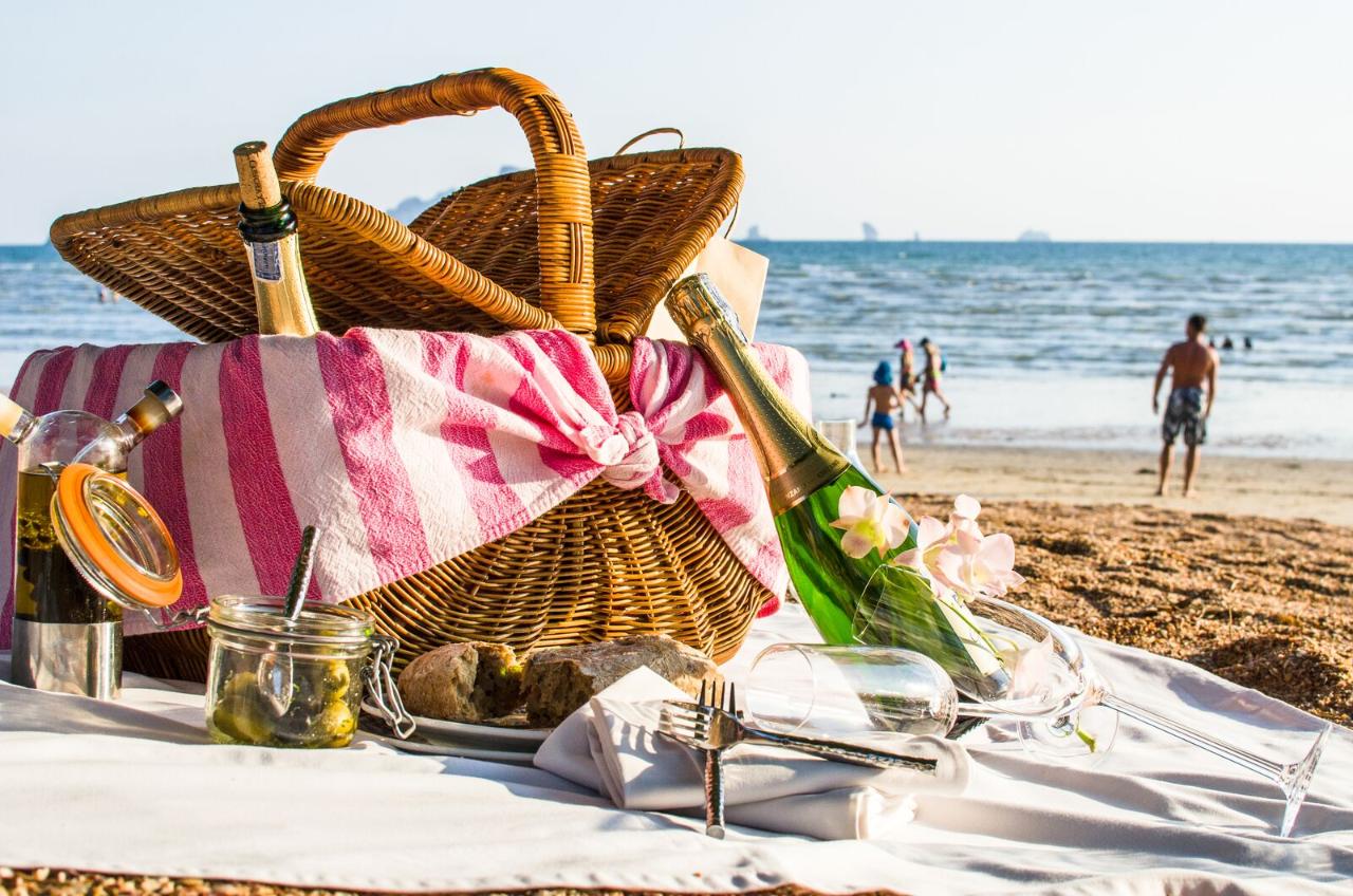 eco private island picnic