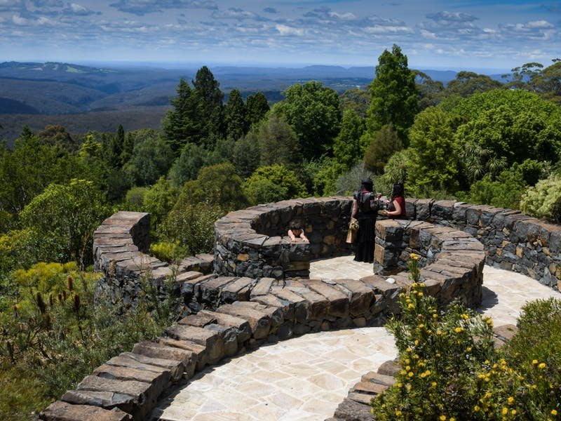 Spectacular Cool-Climate Blue Mountains Botanic Gardens 3 hour Caprice Limousine with Chauffeur