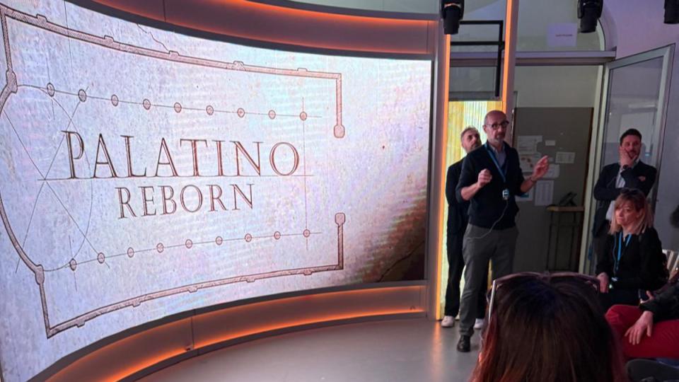 Palatino Reborn - Visita Esclusiva agli Studi Mediaset e al Rione Celio con Esperienza Multimediale