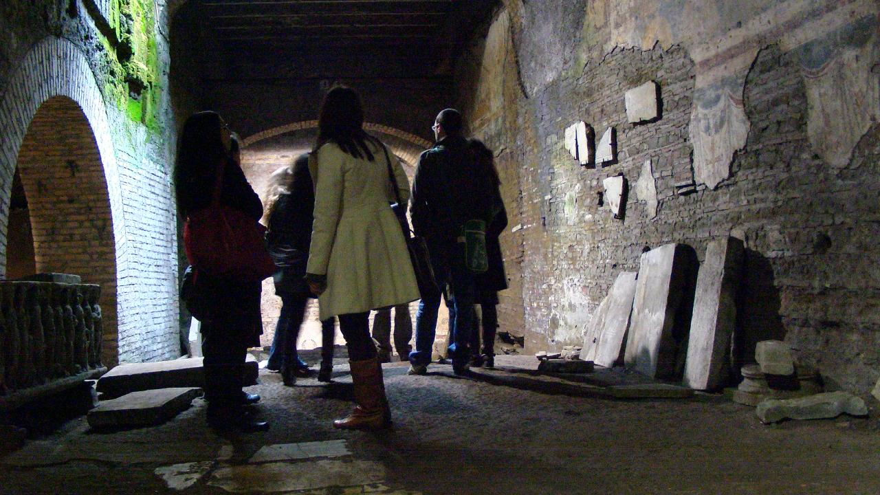 Secret Rome: Trastevere Undergrounds Private Walking Tour 