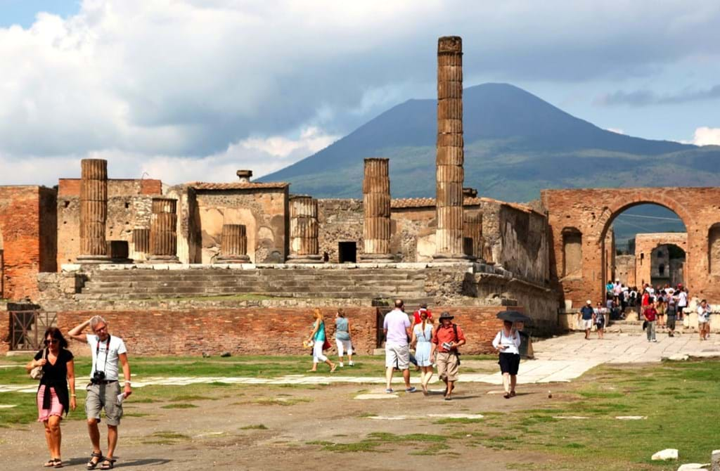 Private Guided Tour of Pompeii & Amalfi Coast from Naples with skip the line entrance