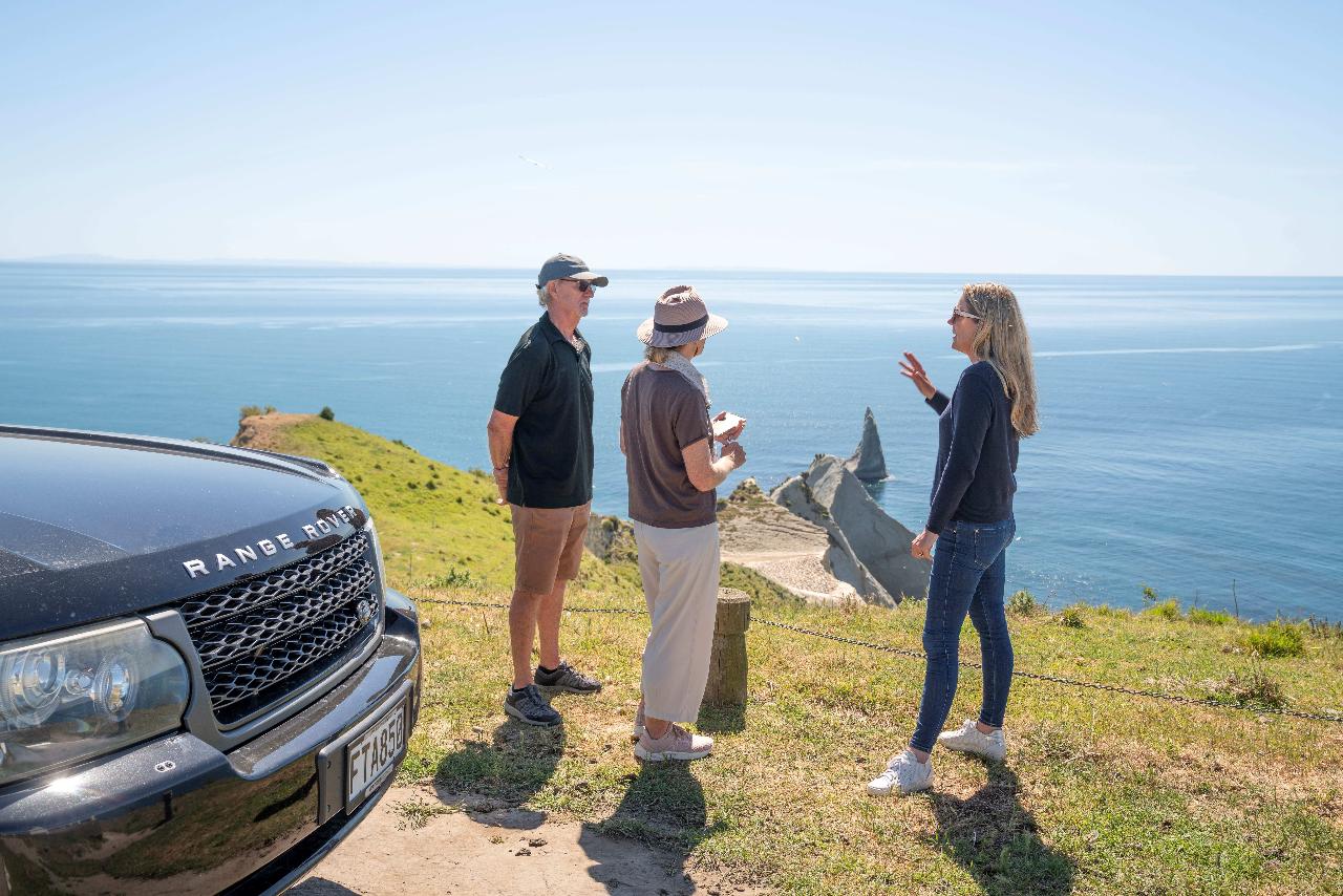 Ultimate Day Out with Cape Kidnappers + Winery & Sightseeing (1 -2 people)