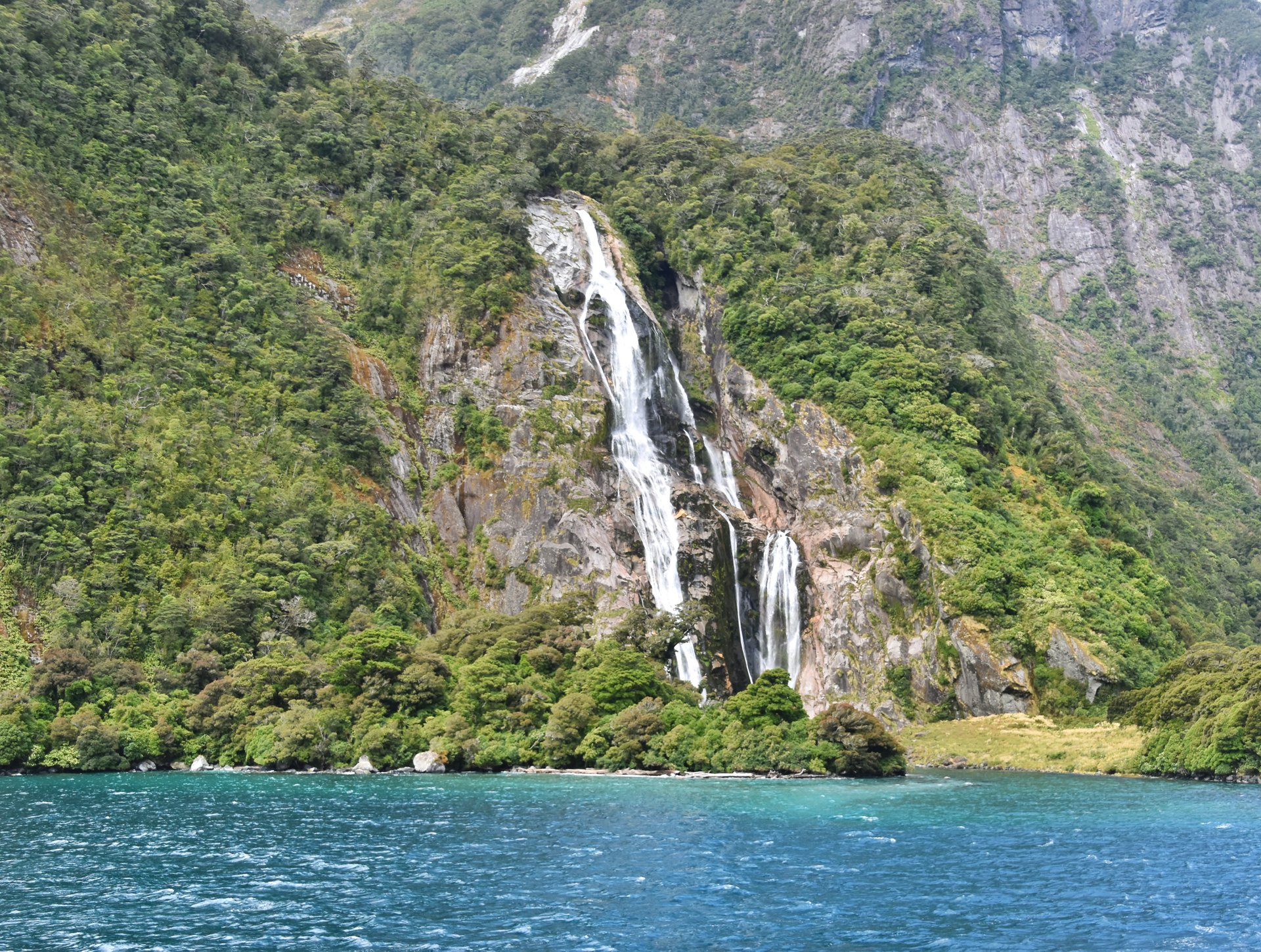 12-Day Southern Explorer Tour from Wellington: A Boat Cruise to the Remote Mou Waho Island Nature Reserve | Stunning Southern Alps |  Māori culture | **Small groups** **Passionate Kiwi guides** 