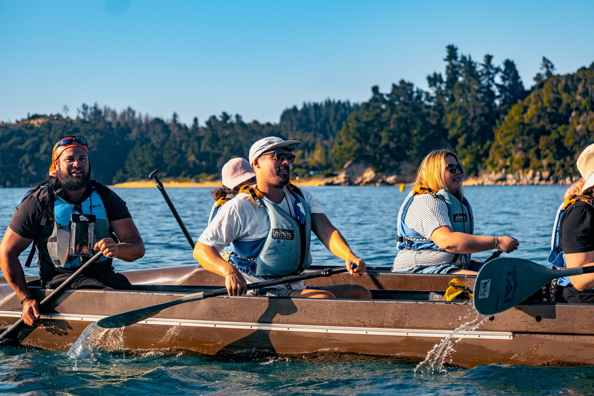 23-Day to Explore New Zealand from Auckland to Wellington: Paddle A Waka (Māori canoe) | Hobbiton Movie Set | A Traditional Māori Hāngī  **Small groups** **Passionate Kiwi guides**