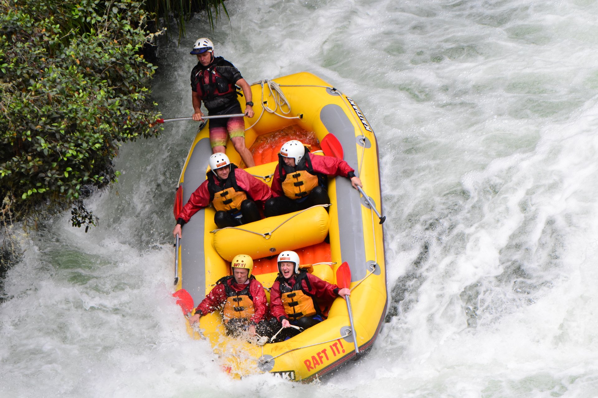 7-Day Coasts and Culture New Zealand Tour (Reverse) from Auckland: Pōhutu Geyser in Rotorua | Hobbiton Movie Set | Unique Māori Culture **Small groups** **Passionate Kiwi guides**