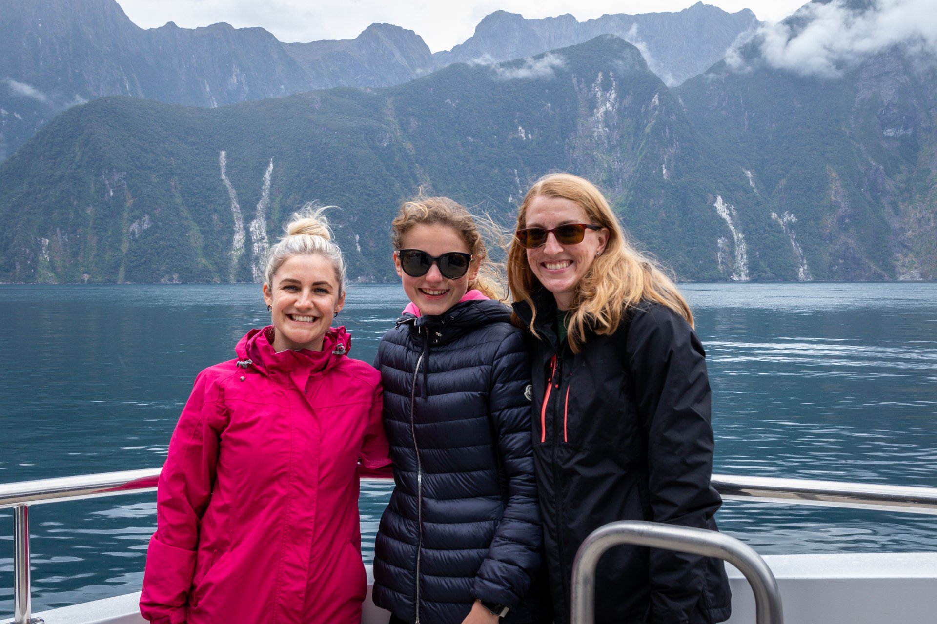 23-Day to Explore New Zealand from Auckland to Wellington: Paddle A Waka (Māori canoe) | Hobbiton Movie Set | A Traditional Māori Hāngī  **Small groups** **Passionate Kiwi guides**