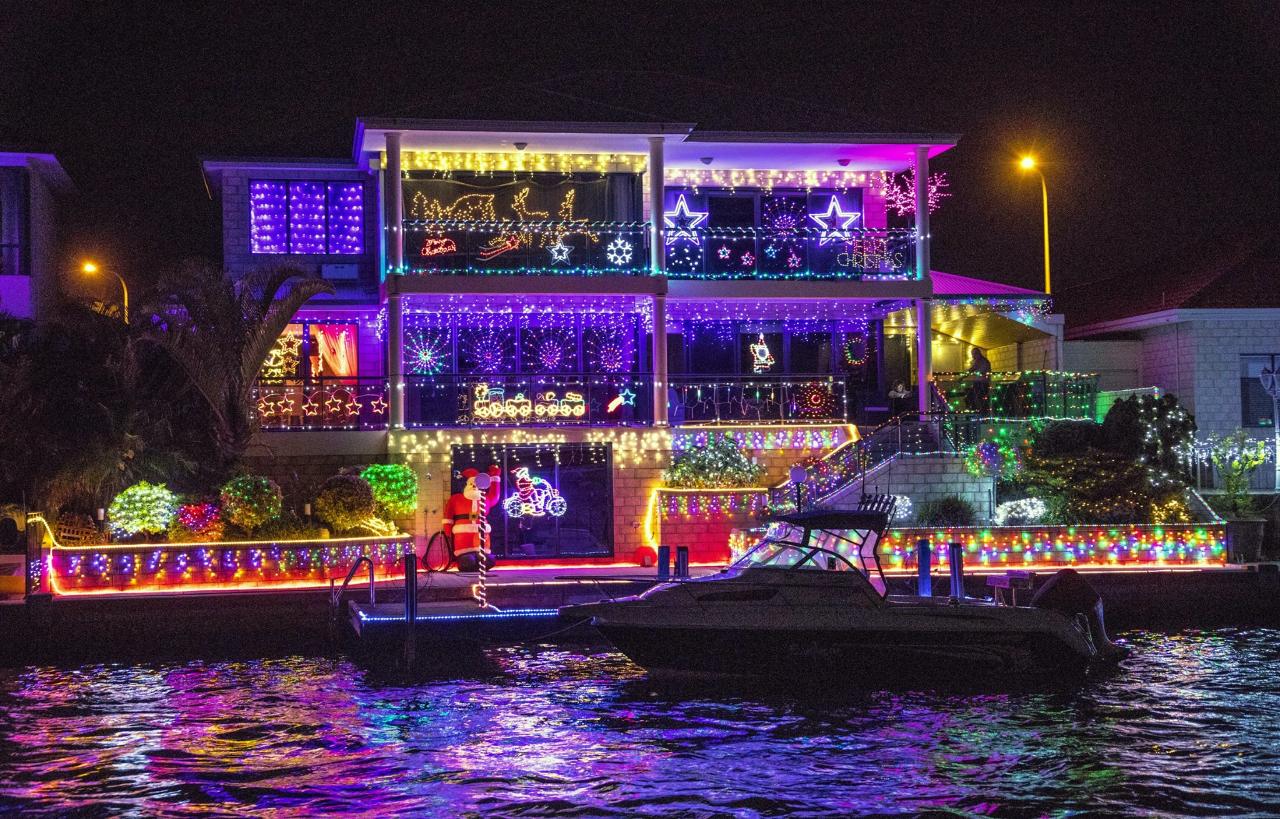 Christmas Lights Cruise Libby J 7.15pm Mandurah Cruises