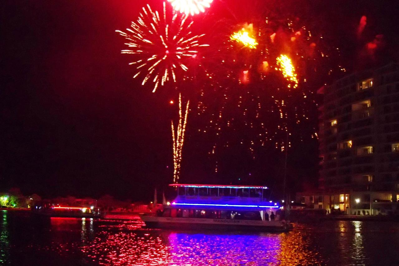 New Year's Eve Christmas Lights & Fireworks Cruise - REEL AFFAIR