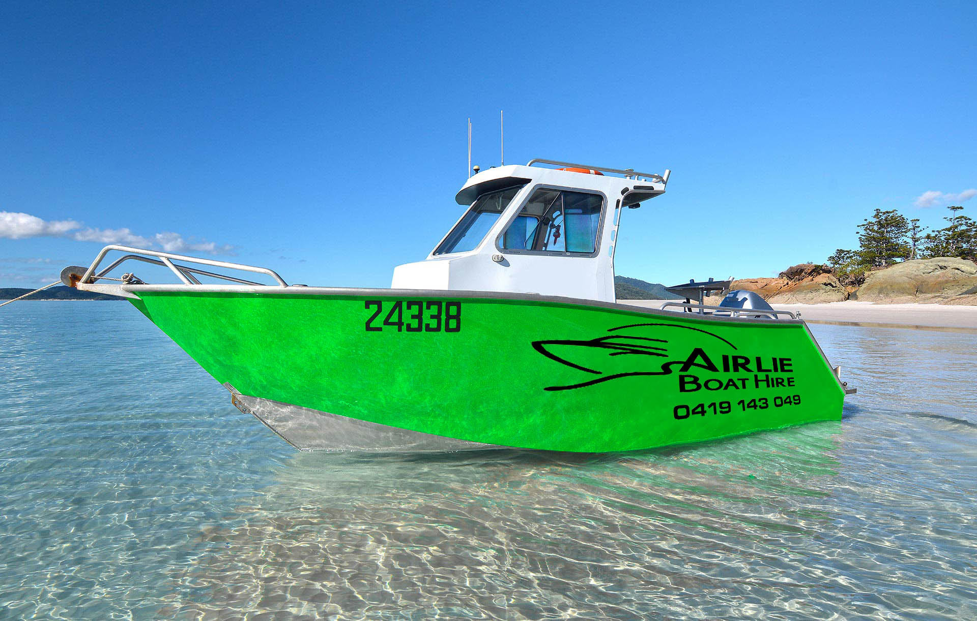 Centre Cab (plus $250 prepaid fuel*) - Airlie Boat Hire Reservations