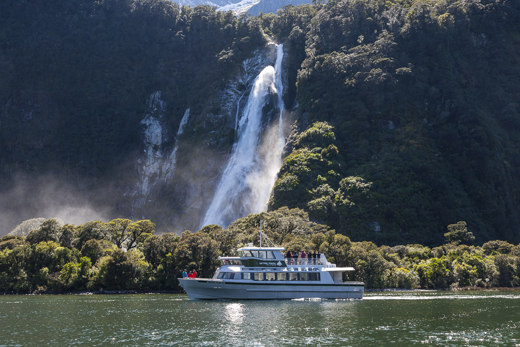 Milford Track Guided Walk & Boat Cruise From Te Anau Fiordland Trips