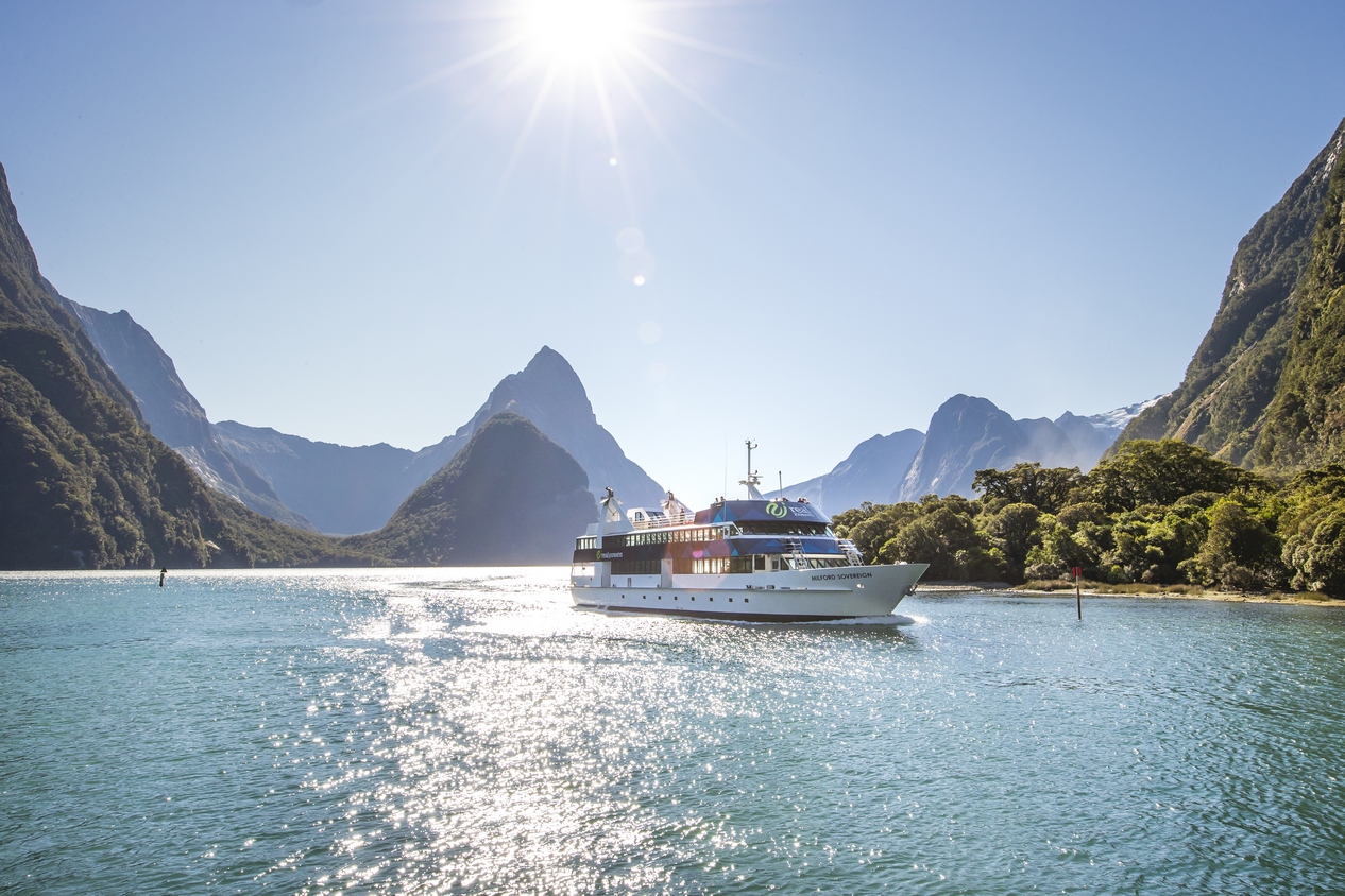 Milford Track Guided Walk & Boat Cruise From Te Anau
