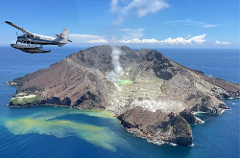 FLOATPLANE WHITE ISLAND/ MOUNT TARAWERA 