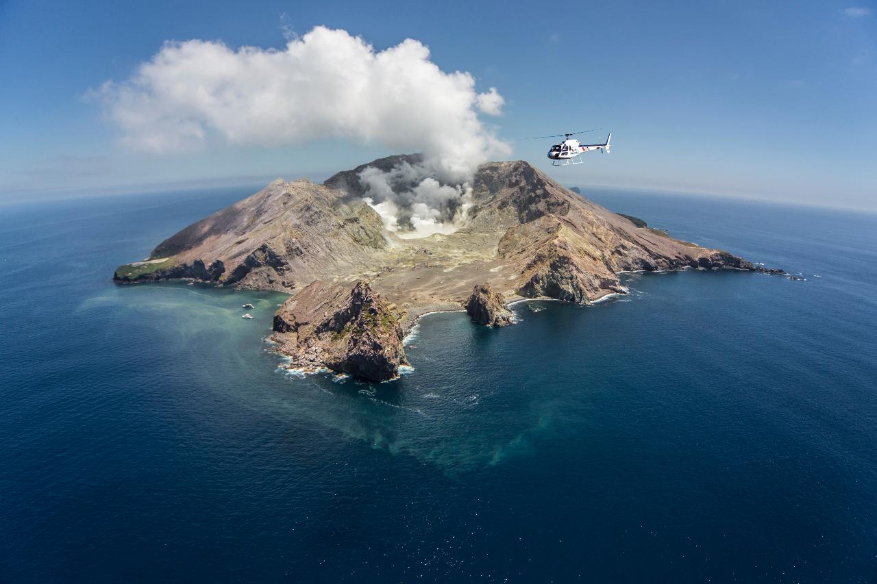 HELICOPTER VOLCANIC EXTREMES - WHAKAARI/WHITE ISLAND PLUS MT TARAWERA LANDING 