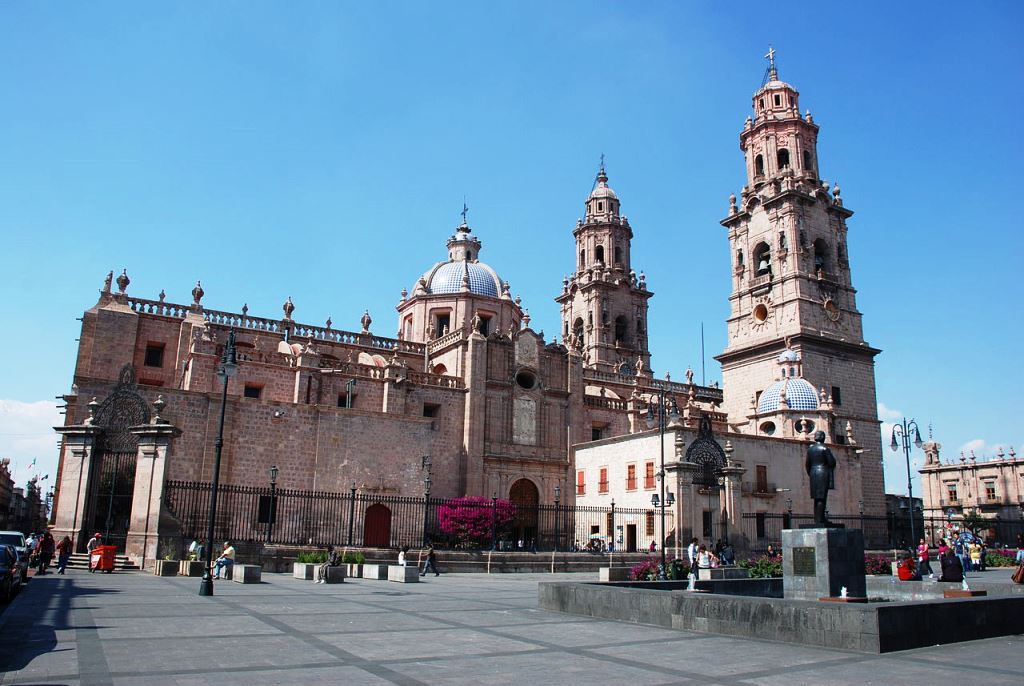 Morelia from Mexico City (Downtown & San Nicolas / Small-Group / 13h)