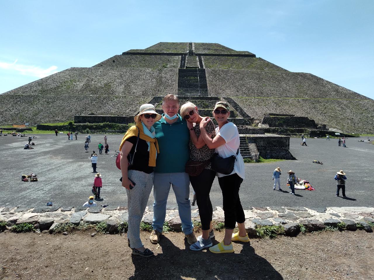 Teotihuacan Mexico City Tour: Admire World Famous Ruins and Explore Historic Center (Private / 9 h)