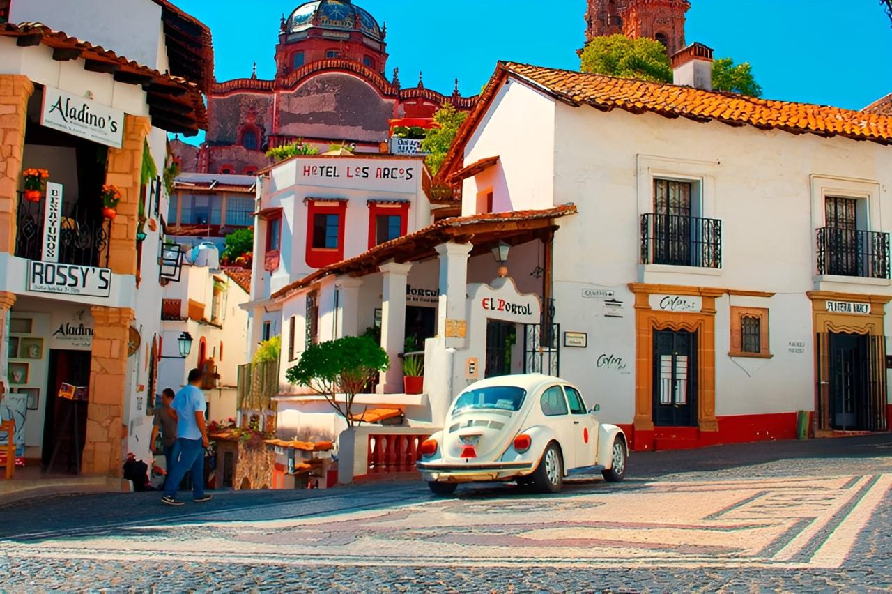 Taxco tour from Mexico City: Plus Ancient Xochicalco Pyramids (Small-Group / 12 h)