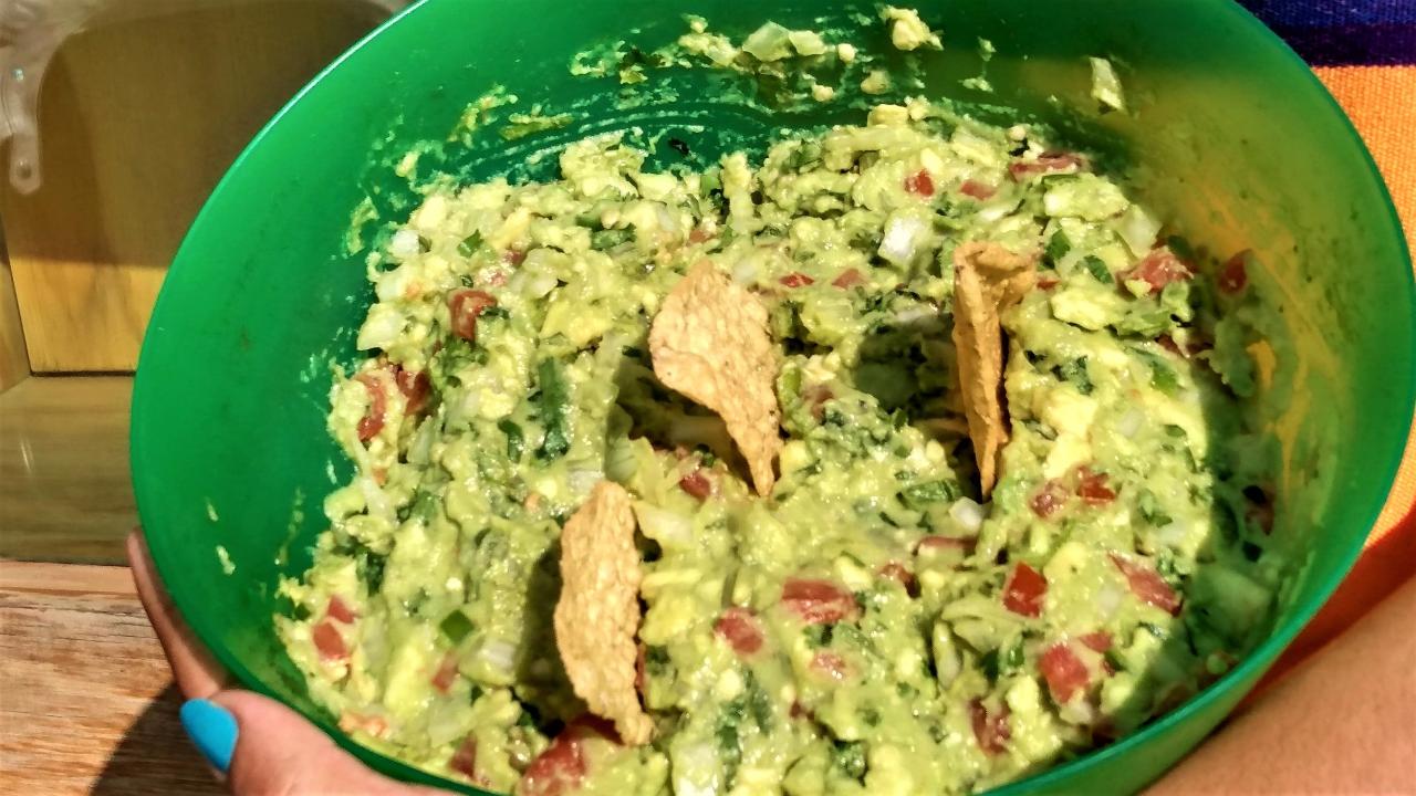 Prepare with your Family a Tasty Homemade Guacamole