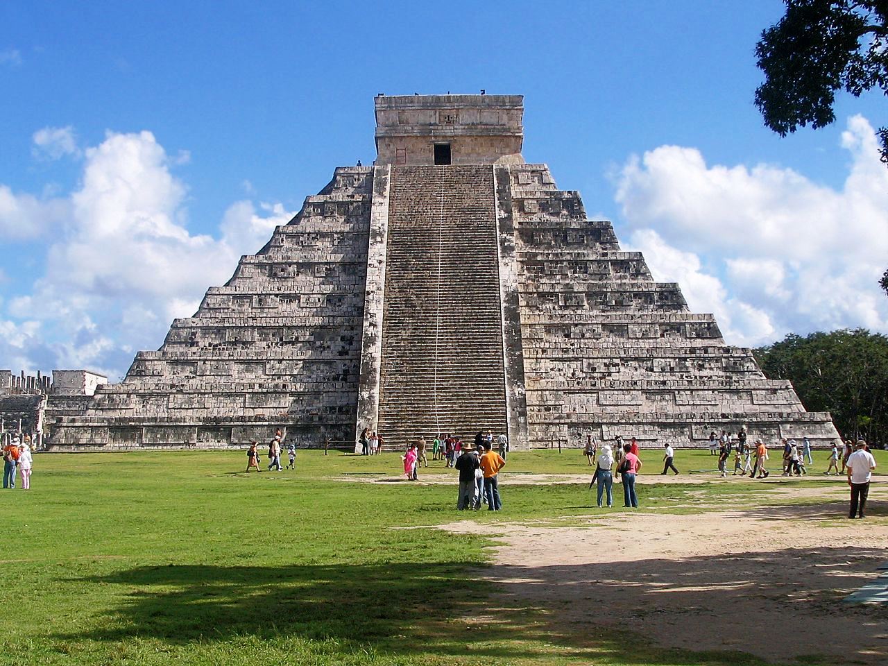 Chichen Itza Tour: Pyramids, Cenote Ik Kil & Valladolid (Private / 12h) 