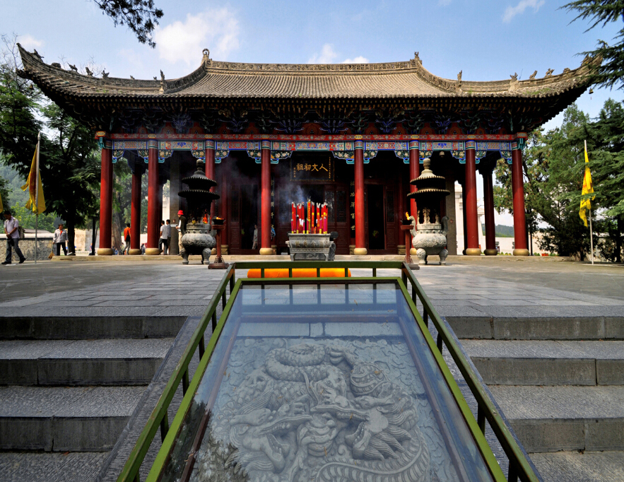 Yellow Emperor Mausoleum Day Tour from Xian