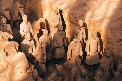 Xi'an Day Tour to Terracotta Army & Yaodong Cave & City Wall