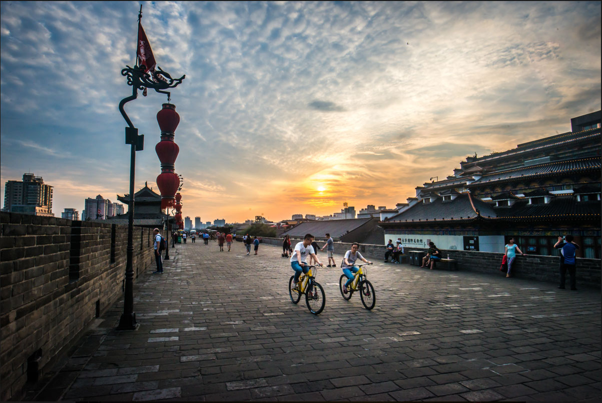 2-hour Xian Walking Tour to City Wall with Cycling Option