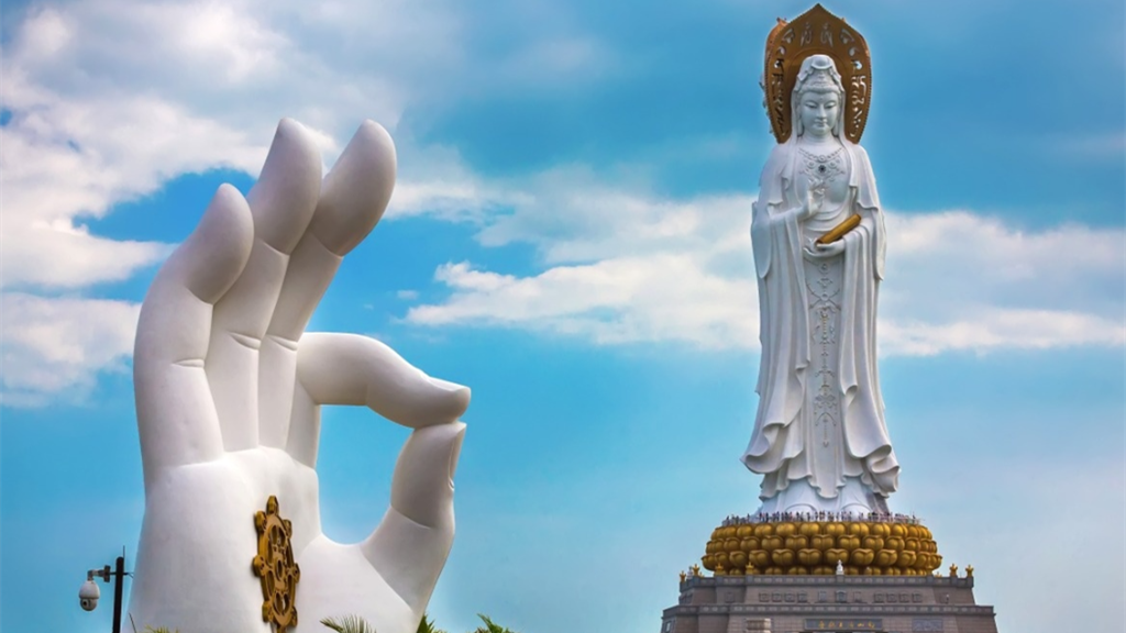 Sanya Private Day Tour to Nanshan Temple and Luhuitou Park