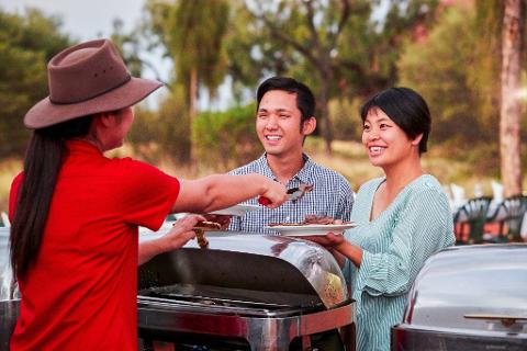 ウルル ふもとめぐりとサンセットツアー&ウルル野外ディナー「マイ・ウルル・ラ・イラ」 (日本語/午後)