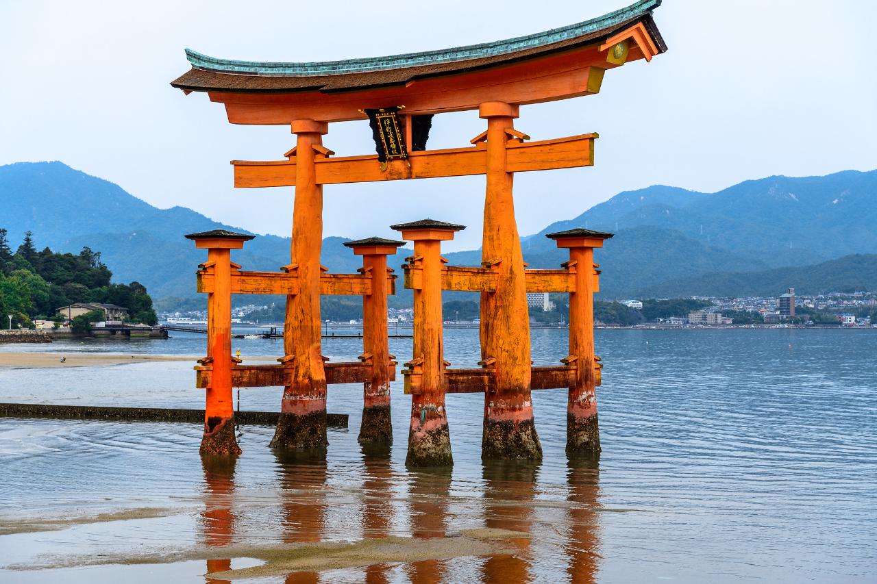 15-Day Discover Japan Tour of Kyoto, Miyajima, Hiroshima, Nagoya, Kiso Valley, Kanazawa, Matsumoto, Mt. Fuji, Nikko, and Tokyo
