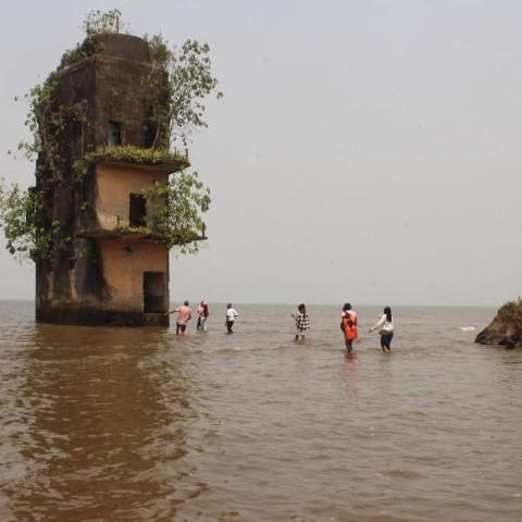 Douala Day Tour: Manoka Island