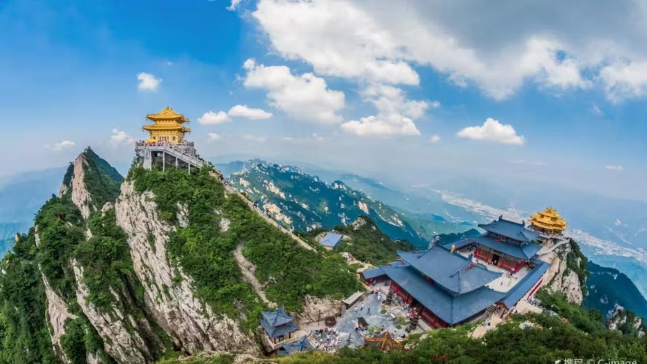 2-day tour of Laojun Mountain and Chongdu Valley in Luanchuan County, Luoyang City, Henan Province.