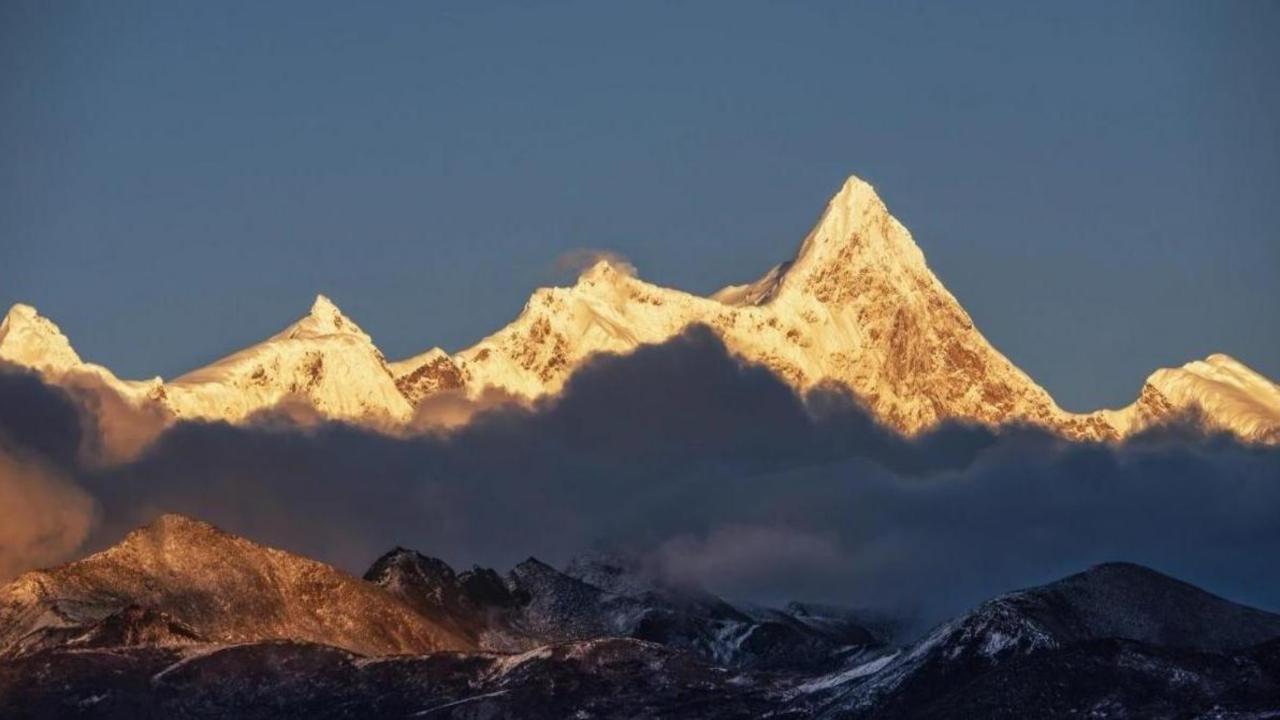 Two-day tour of Nyingchi highlights: Namcha Barwa Sunset Golden Mountain + Exploration of Basum Tso Holy Lake