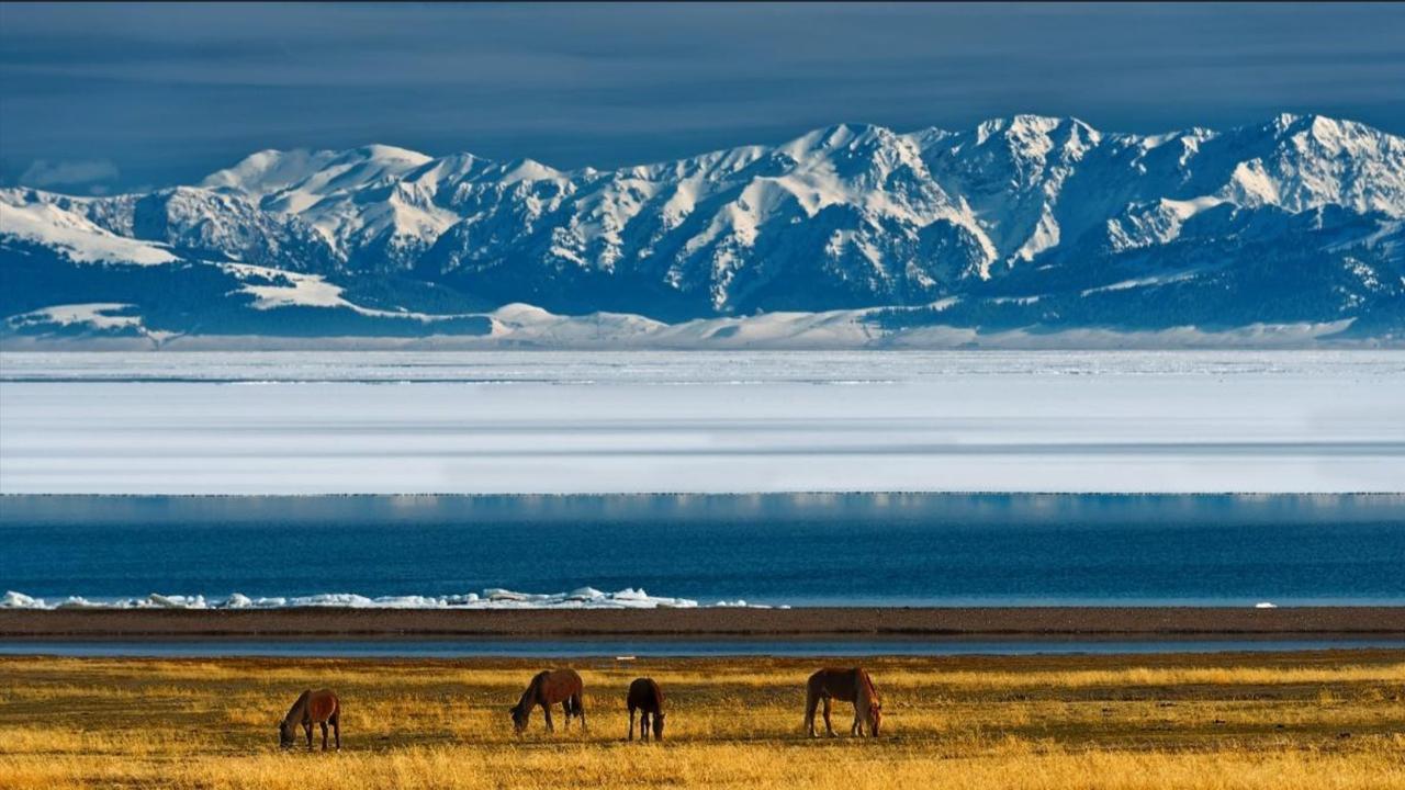 3-Day Ili Kazak Prefecture Tour: Blue Old Town, Heavenly Lake Sayram & Vast Nalati Grassland
