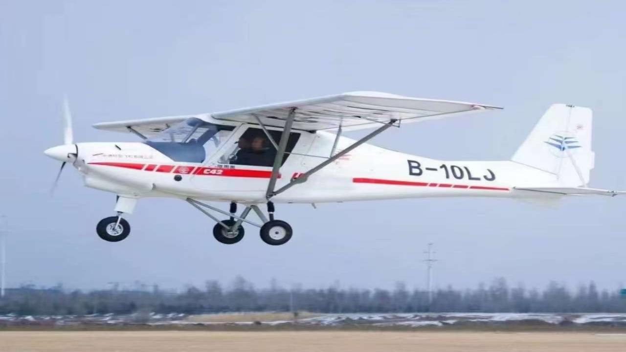 Fixed-wing aircraft flight experience in Xi'an, Shaanxi Province [Includes opportunity to pilot the aircraft + guided flight with a professional flight instructor]