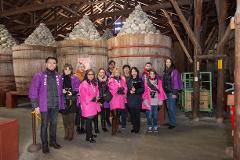 Step Inside a 400-Year-Old Miso Warehouse — The Hatcho Miso Experience in Okazaki, Aichi A group of visitors poses for a photo inside a traditional miso warehouse in Okazaki, Aichi, surrounded by giant wooden barrels filled with miso.