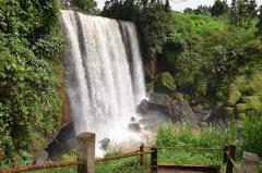 Yaounde - Dschang: Waterfalls, Mount Bapit, Batoufam Chief's Palace - 4 Days