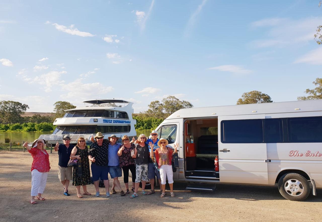 Return transfer from Murray River to Airport / Accommodation