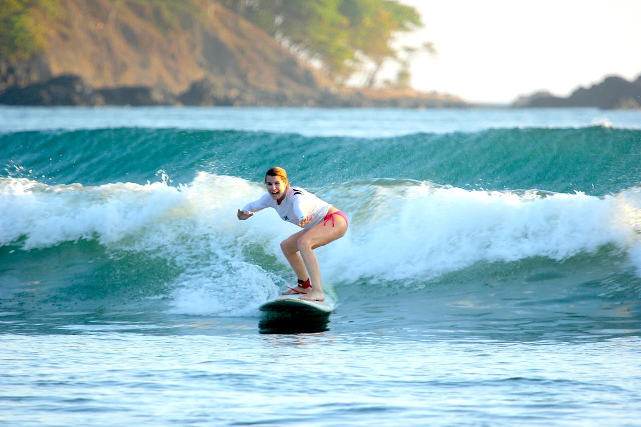 SURFING LESSONS IN JACO BEACH AND LOS SUENOS 