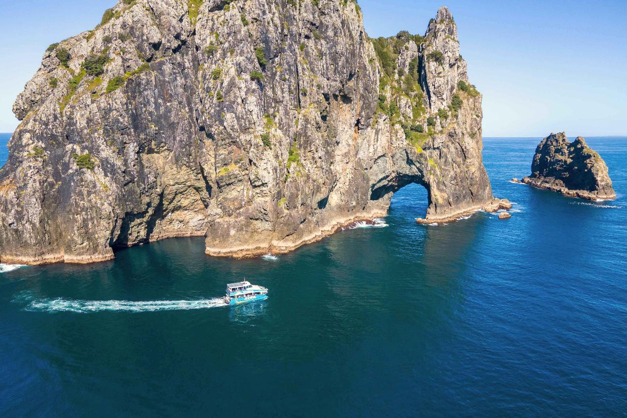 Hole In The Rock Cruise & Island Stopover // 3 Hours