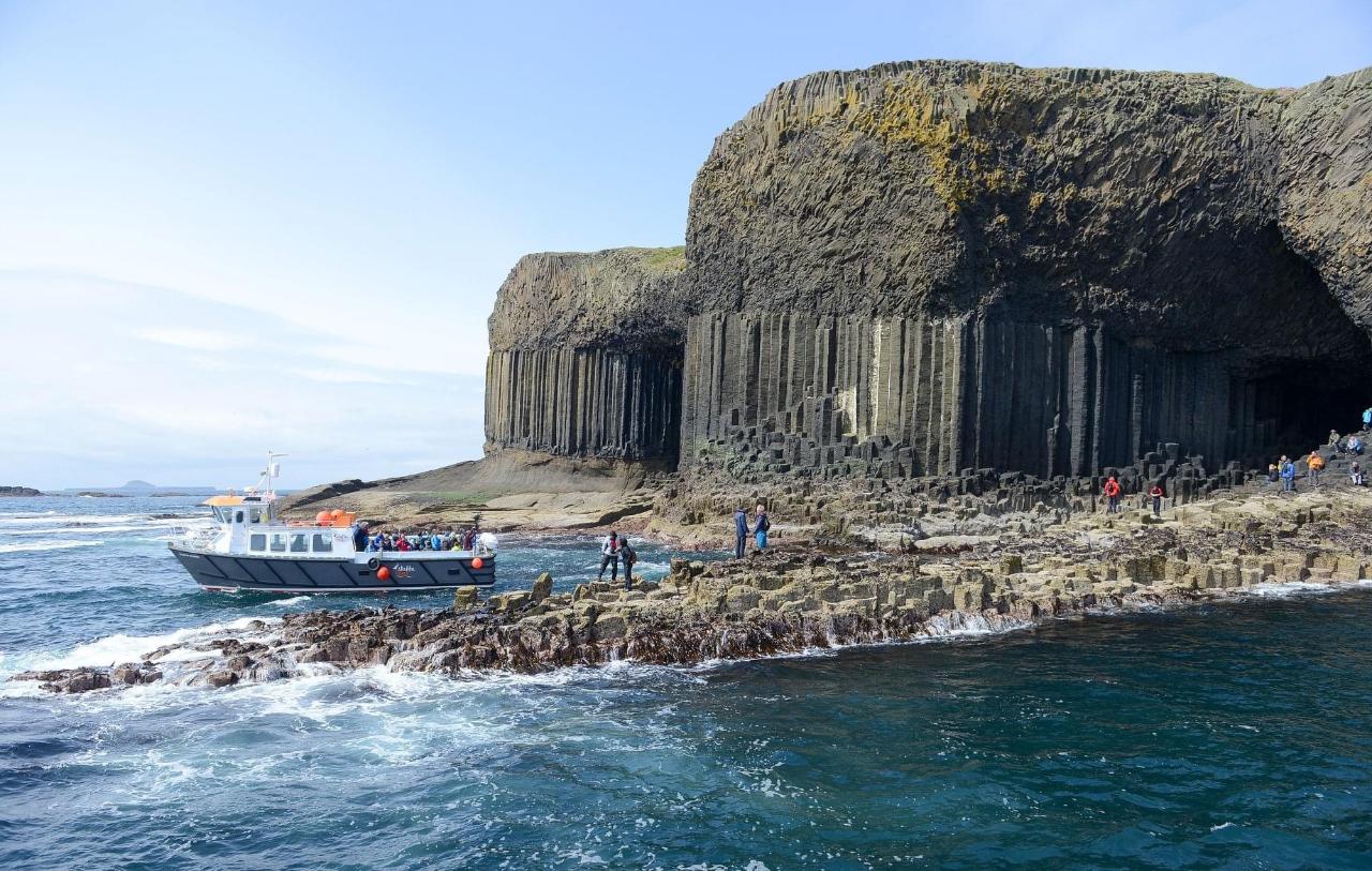 Staffa & Treshnish Wildlife tour Iona-Fionnphort