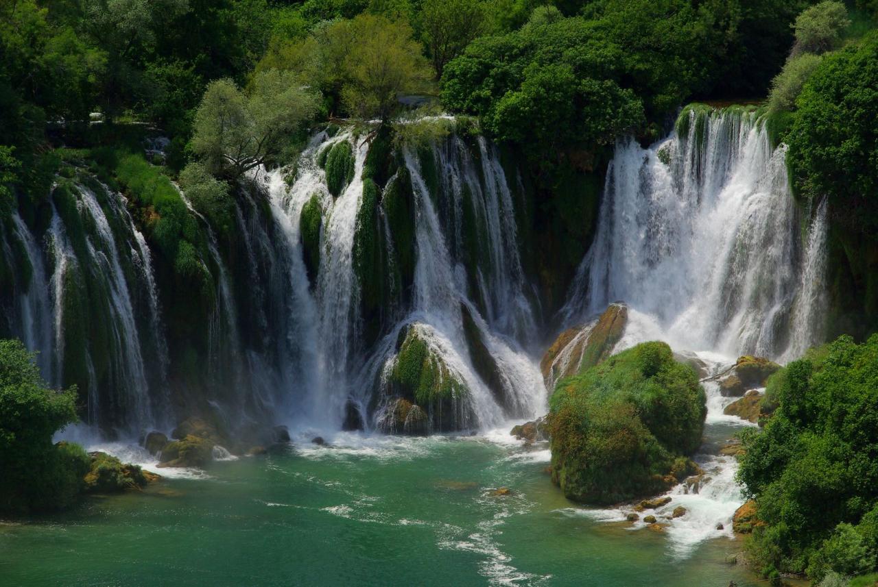 Private Tour from Dubrovnik: Kravice Waterfalls, Mostar and Pocitelj 