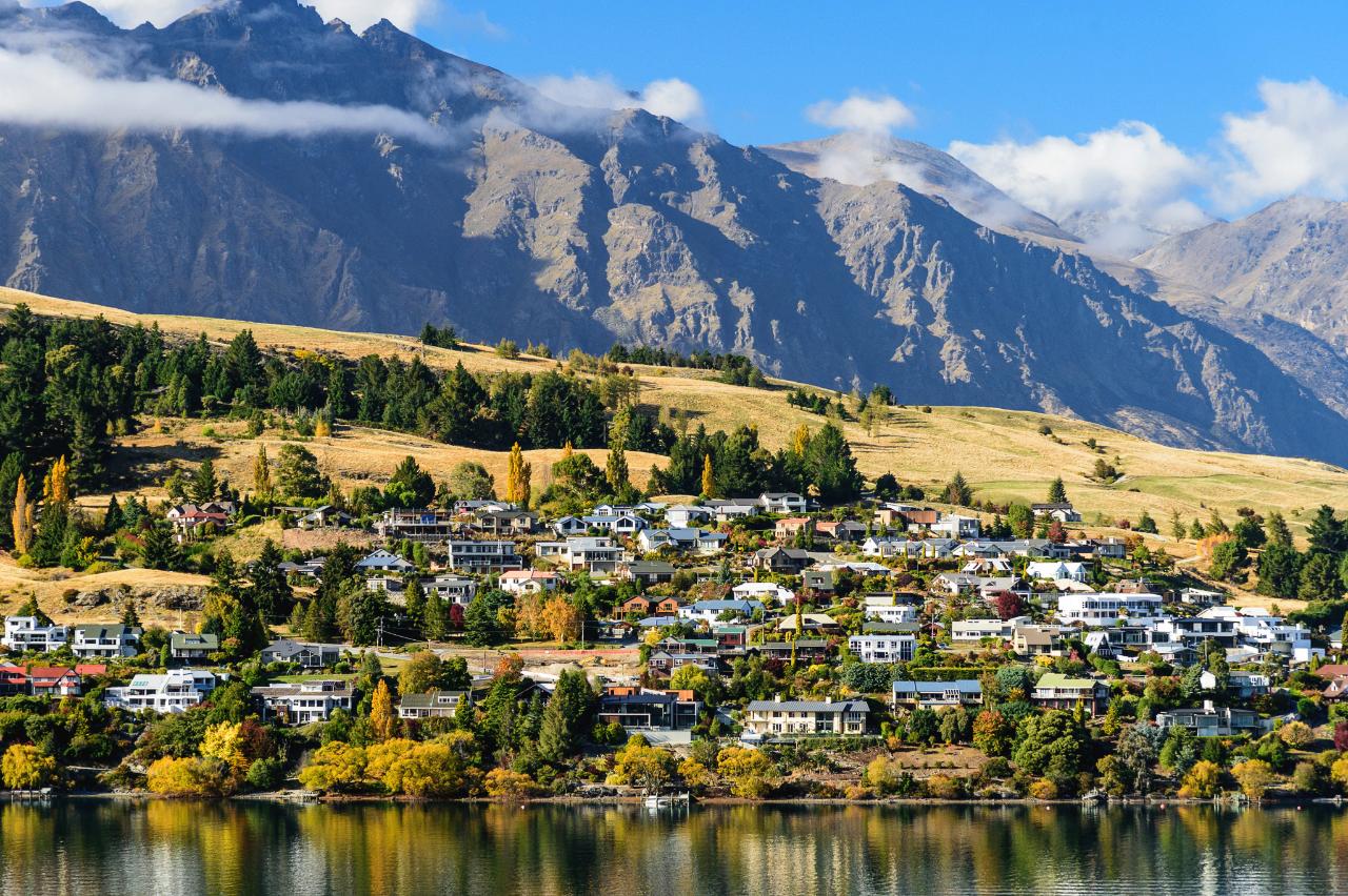 Mt Cook to Queenstown via Wānaka (1 way) (Small Group, Carbon Neutral)