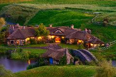Hobbiton & Rotorua Small Group Tour including Te Puia from Auckland