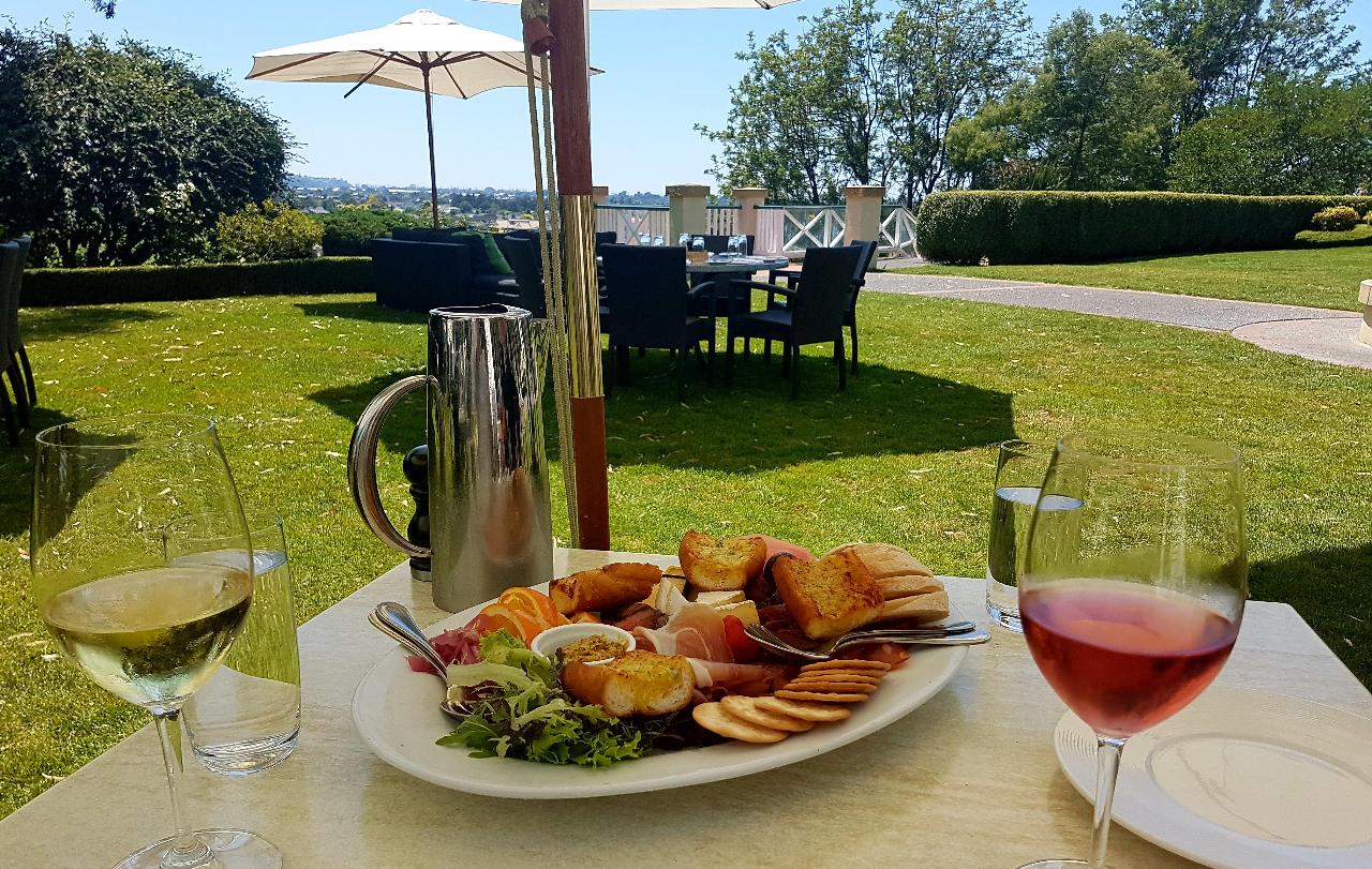 Napier City and Scenic Hawke’s Bay Private Tour, including Devonshire Tea & Gourmet Platter Lunch (6 Hours)